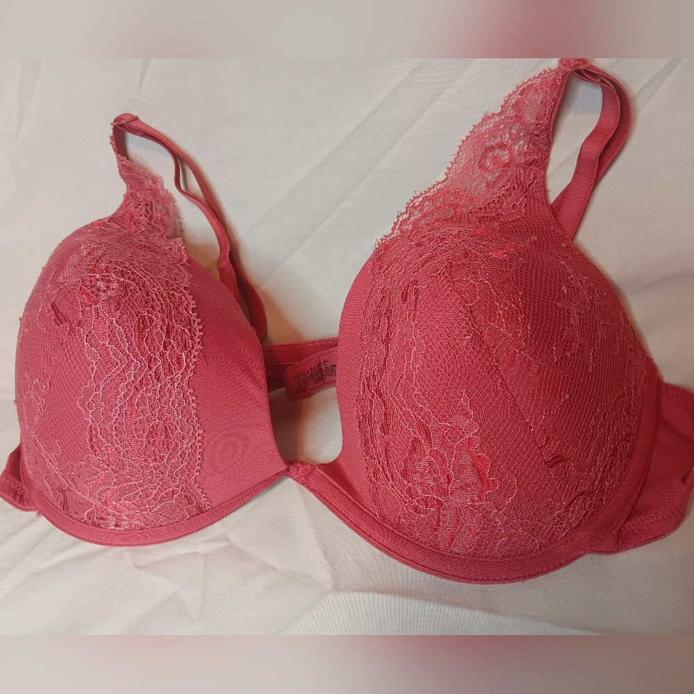 Vasserette Maroon Bra with Padded Cups lace detail and back clasp closures 38C